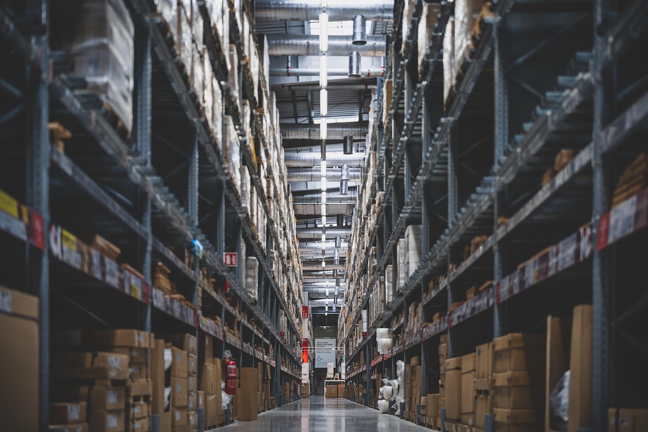 The Complete Retailer Guide to Sourcing Wholesale Dining Room and Living Room Furniture in the United States