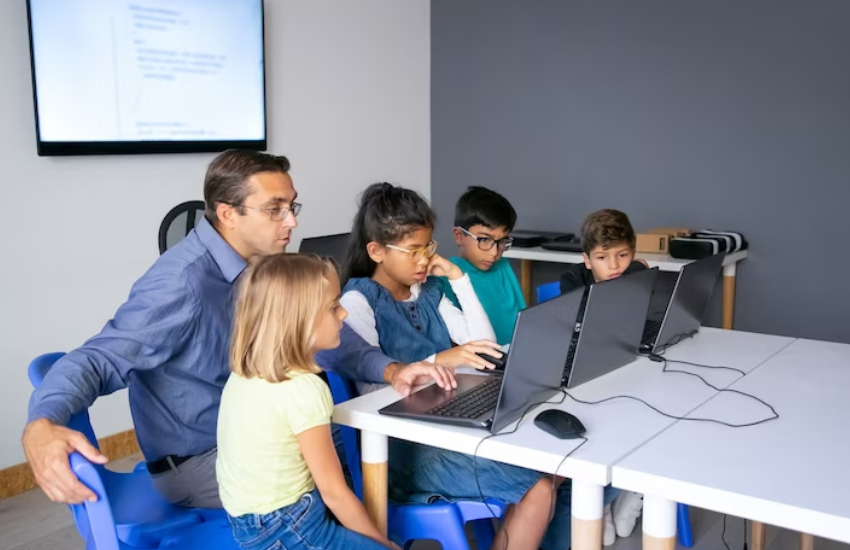 Discover The World Of Coding Through A Summer Camp